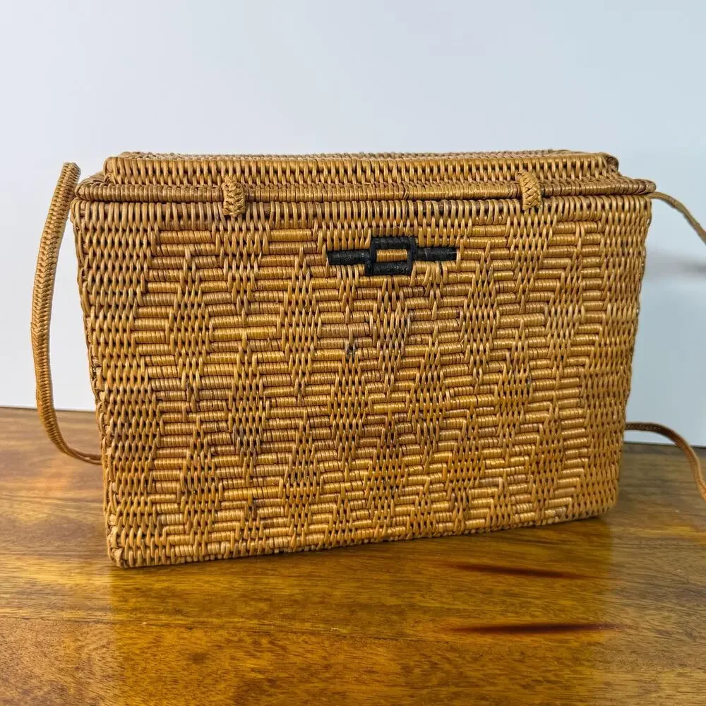 Vintage Woven Straw Grass Hawaiian Purse Crossbody